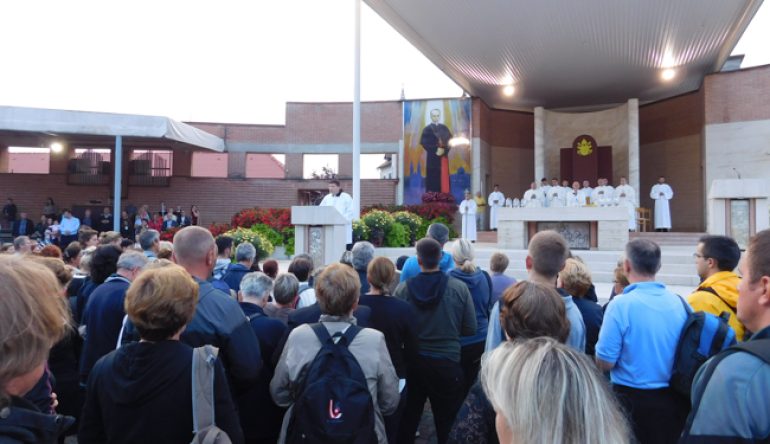 27.-velikogoricko-zahvalno-hodocasce-Majci-Bozjoj-Bistrickoj