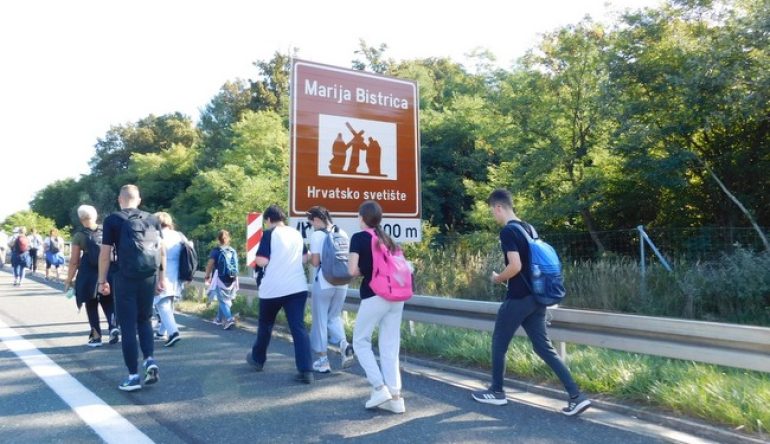 30.-velikogoricko-zahvalno-pjesacko-hodocasce-Majci-Bozjoj-Bistrickoj4