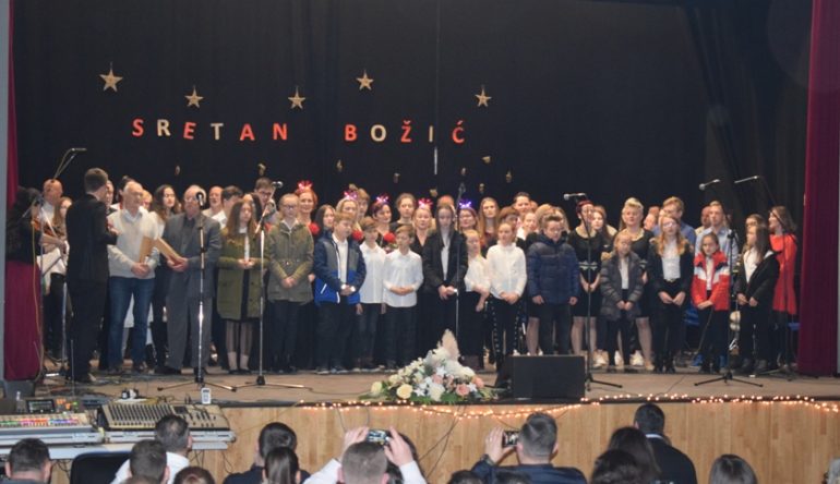 Advent-u-Mariji-Bistrici-nastavljen-koncertom-KUD-a-Lovro-Jezek29