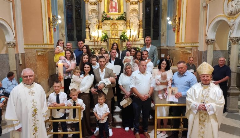 Biskup Gorski krstio peto dijete obitelji Odorjan 10