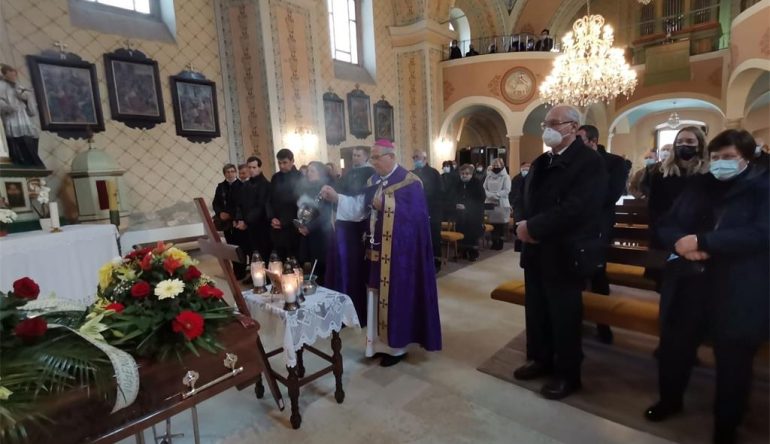Biskup-Gorski-predvodio-misu-zadusnicu-i-sprovodne-obrede-za-preminulog-vlc.-Vinka-Kanizaja