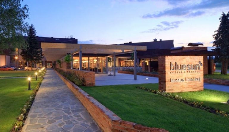 Bluesun-hotel-Kaj-daruje-ljetovanje-potrebitoj-obitelji