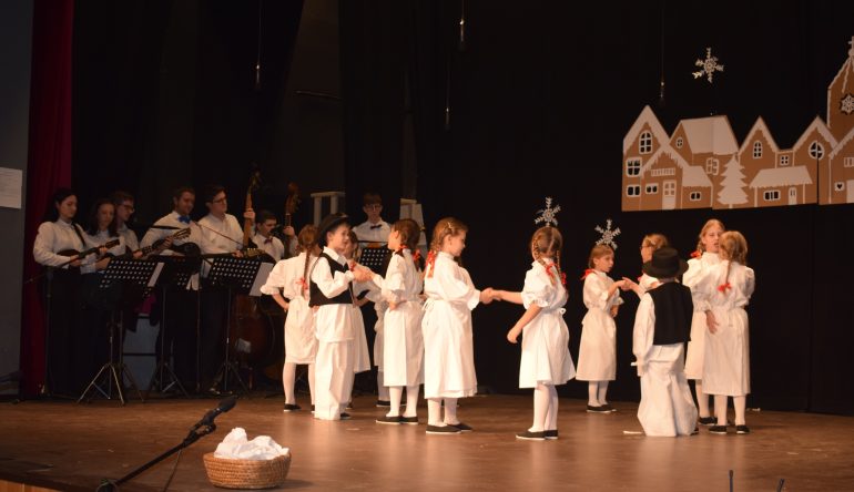 Bozicna-glazbena-vecer-KUD-a-Lovro-Jezek-14