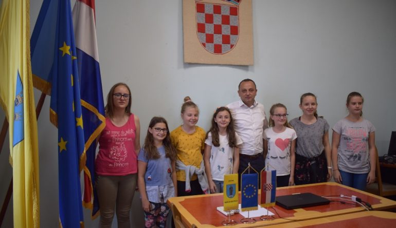 Djecja-nacelnica-Marije-Bistrice-i-clanice-Djecjeg-vijeca-kod-nacelnika-1
