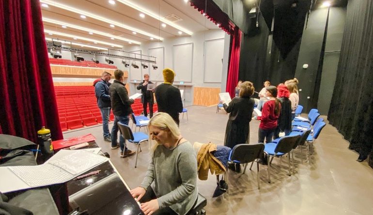 Dvadesetero-pjevaca-i-pjevacica-zapocelo-sa-probama1