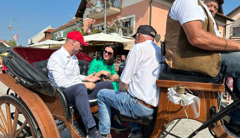 Gotovo-stotinu-jahaca-i-jahacica-i-70-zaprega-na-21.-vozocascu-3