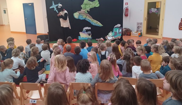 Hrvatskom-u-trenutku-svakom-avionom-brodom-vlakom7