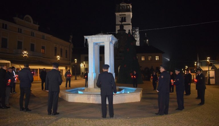 I-u-Mariji-Bistrici-upaljeni-lampioni-za-Vukovar-2021-11