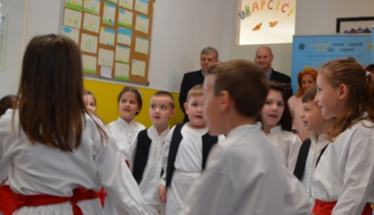 Malisanima-iz-Djecjeg-vrtica-Uzdanica-podijeljene-tradicijske-zagorske-drvene-igracke