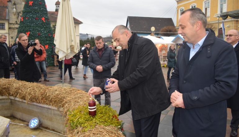 Ministar-Tomo-Medved-upalio-4.-adventsku-svijecu-Adventa-u-Mariji-Bistrici2