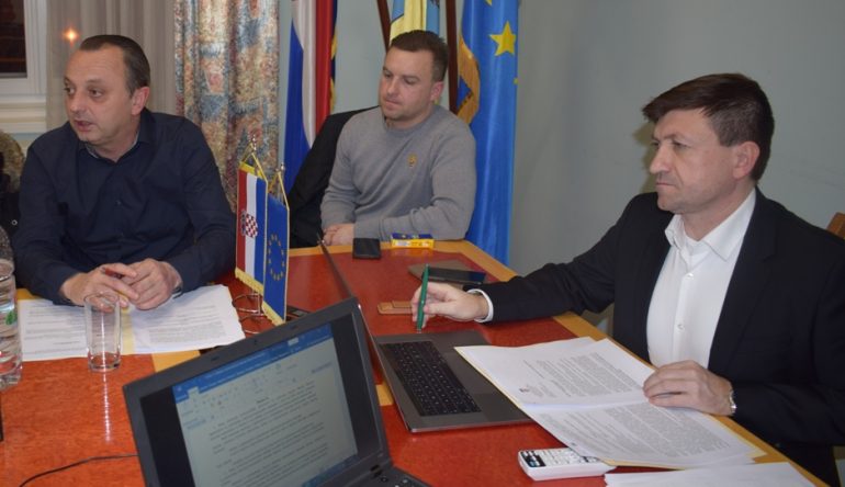 Odlagaliste-otpada-u-Tugonici-sluzbeno-zatvoreno-no-otpad-se-i-dalje-odvozi