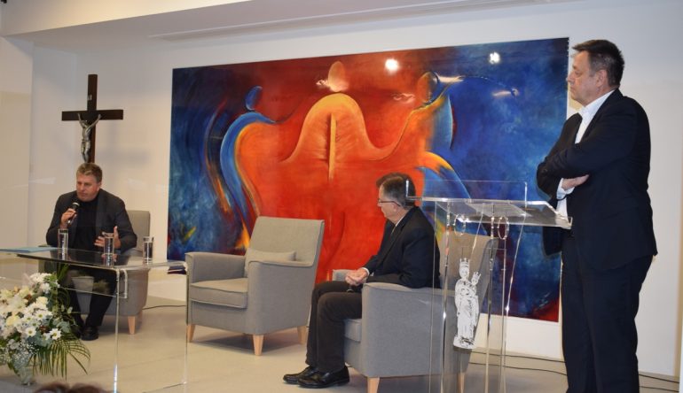 Odrzana-tribina-Ivan-Pavao-II.-–-Marija-Bistrica-–-blazeni-A.-Stepinac-05