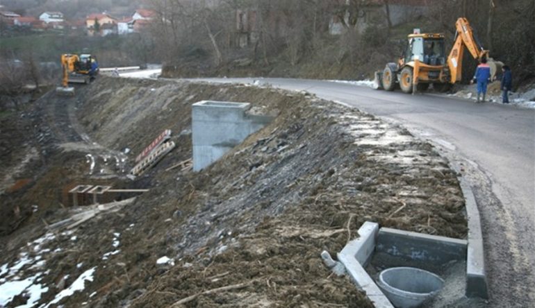 Otvara-se-cesta-preko-Laza