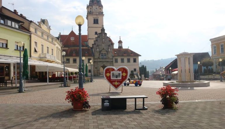 Pametne-klupe-na-Trgu-u-Mariji-BIstrici-1