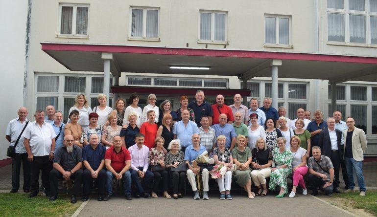 Pedesetak-bivsih-ucenika-evociralo-uspomene-na-osnovnu-skolu