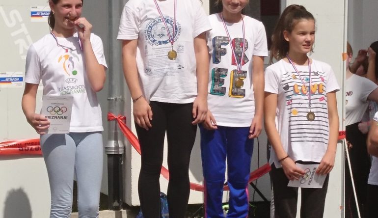 Petra-Krajnik-pobijedila-u-krosu-6.-razreda-u-OS-D.-Stubica-