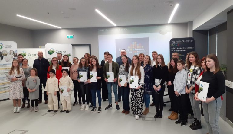 Potpisivanje-ugovora-za-sjenicu-Mudra-sovica-