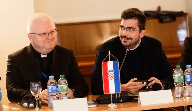 Preč. Tomica Šestak i vlč. Vedran Jakić predstavljali Svetišta MBB 03