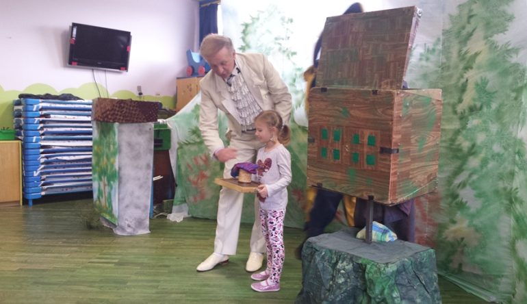 Predstava-zlatno-jaje-u-DV-Puslek2