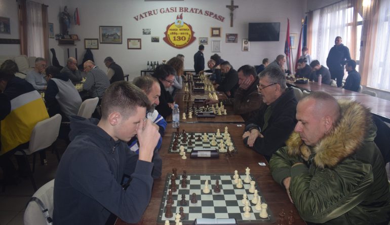 SPORT-12.12_SAH-ADVENTSKI-TURNIR-U-MARIJI-BISTRICI-OSVOJIO-ZORAN-ZELENIKA1