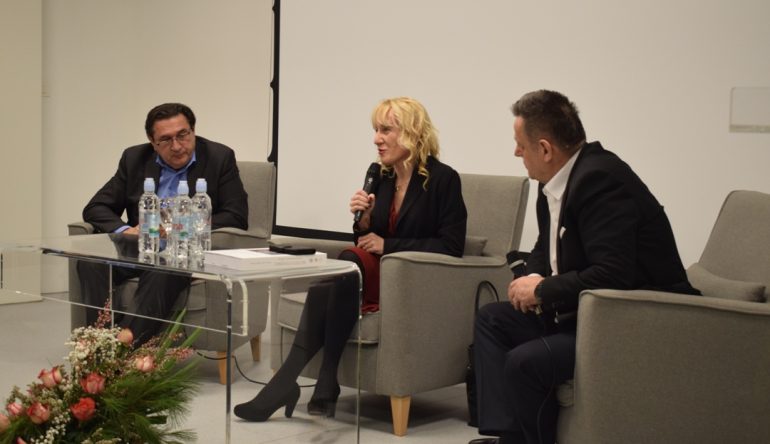 Sluziti-tesko-bolesnom-i-nemocnom-covjeku-08