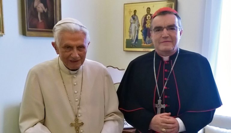 Susret-Pape-u-miru-Benedikta-XVI.-i-kardinala-Bozanica-u-Vatikanu