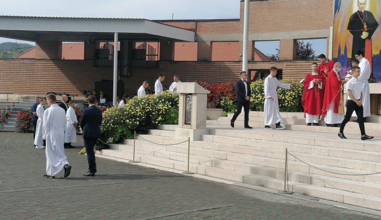 Sveta-potvrda-za-Zupe-Marija-Bistrica-i-Laz6