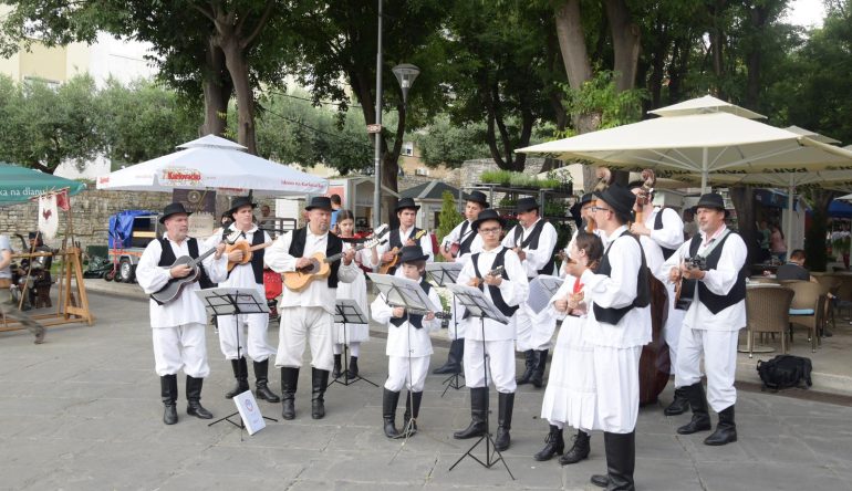 Tamburaski-orkestar-KUD-a-Lovro-Jezek-na-100-posto-zagorsko-u-Puli-6
