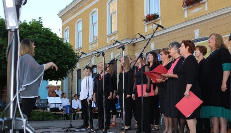 Tradicionalna-ljetna-glazbena-vecer-uz-KUD-Lovro-Jezek9