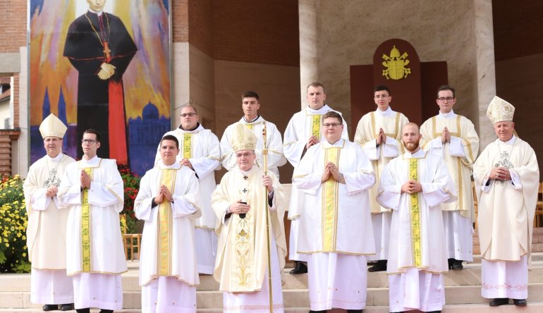 U-Mariji-Bistrici-zaredeno-9-dakona-8