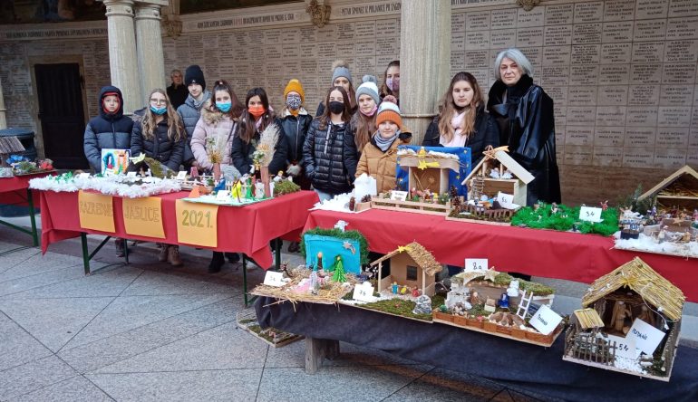 U-OS-Marija-Bistrica-ucenici-izradivali-jaslice-u-humanitarne-svrhe3