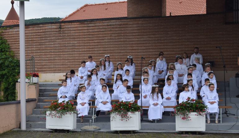 U-Zupi-Marija-Bistrica-prvu-pricest-primilo-46-prvopricesnika-10