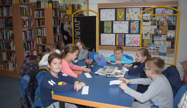 Ucenici-PS-Laz-posjetili-knjiznicu3