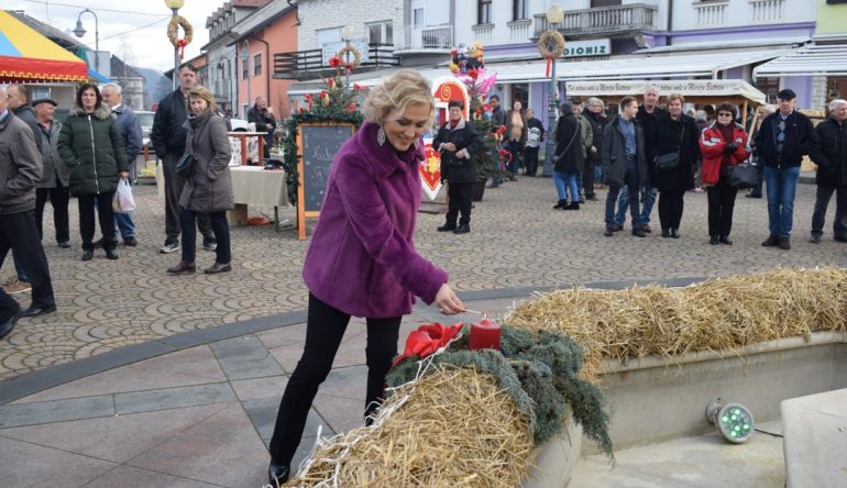 Vanna-upalila-4.-svijecu-05