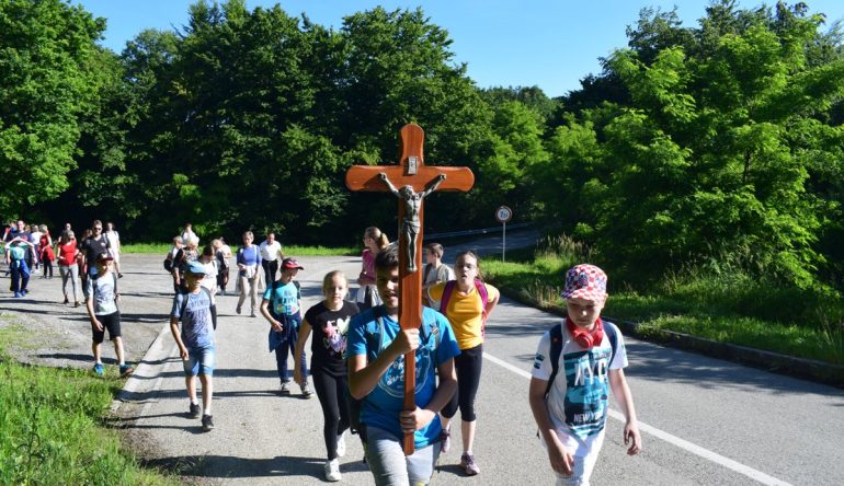 Vise-od-150-zupljana-zupa-Marija-Bistrica-i-Laz-hodocastilo-u-Moravce11