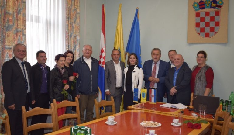 Zagrebacki-gradonacelnik-Milan-Bandic-na-radnom-sastanku-sa-nacelnikom-Marije-Bistrice-Josipom-Milickim3