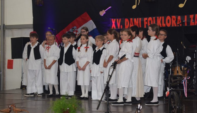 Zavrsili-Dani-folklora-i-zabave-Laz-2019.17